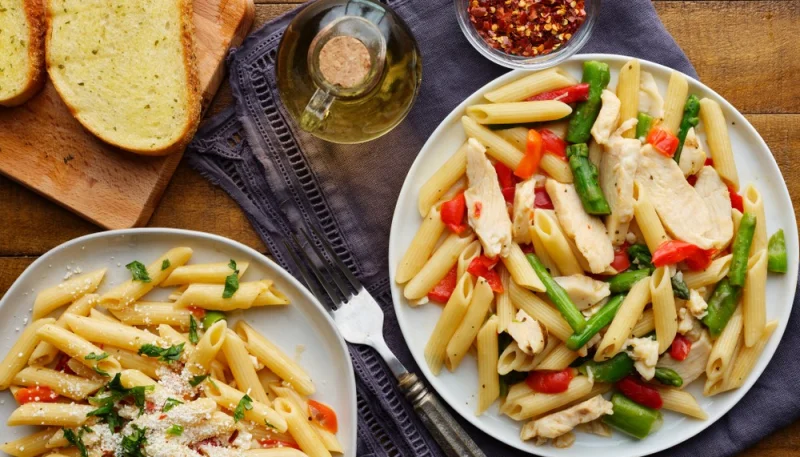 Salade de pâtes primavera au poulet grillé