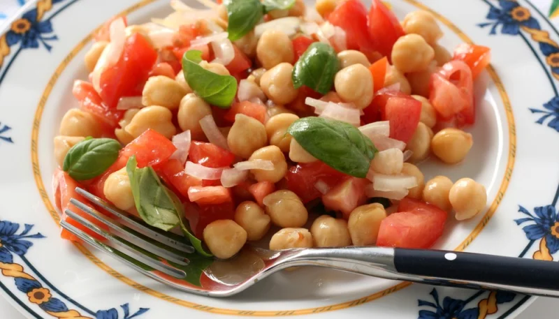 Salade de pois chiches et de tomates