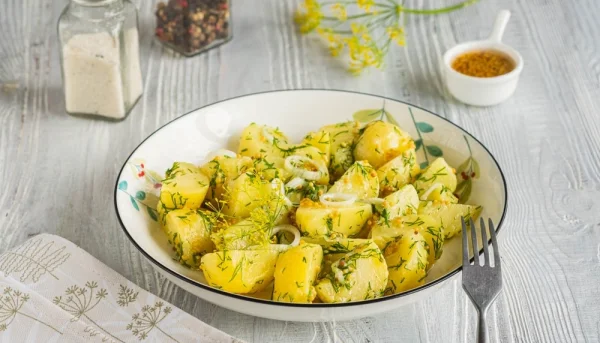 Salade de pommes de terre nouvelles à la ciboulette