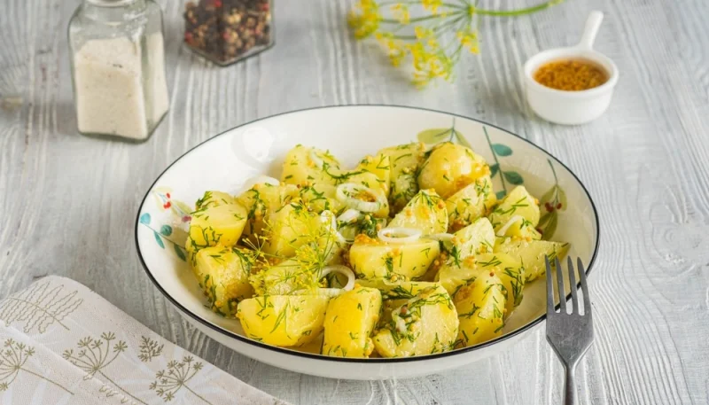 Salade de pommes de terre nouvelles à la ciboulette