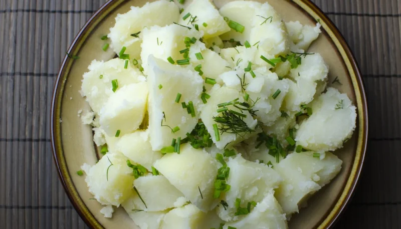Salade de pommes de terre nouvelles et herbes