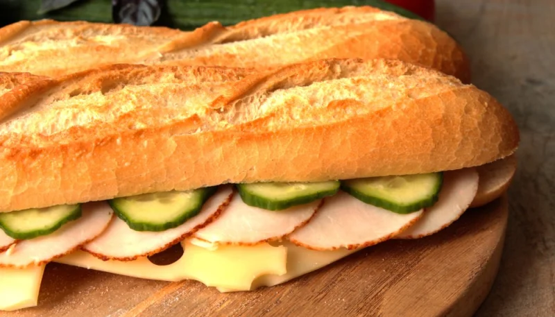 Sandwichs au jambon, fromage et crudité