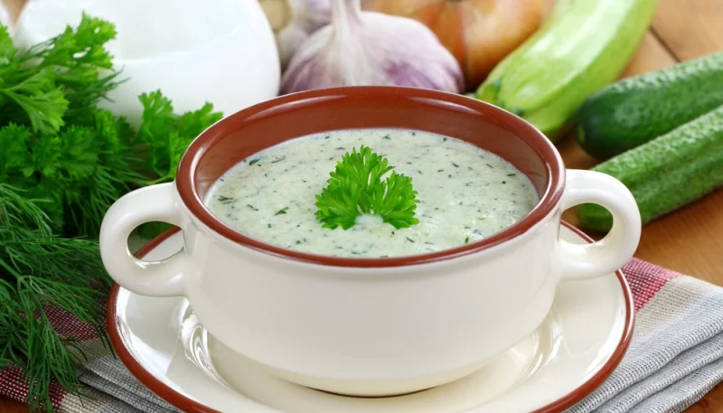 Soupe froide de courgette au basilic