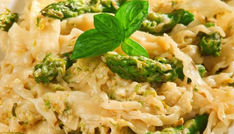 Tagliatelles aux asperges et parmesan