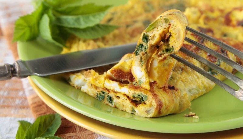 Omelette aux fines herbes et fromage