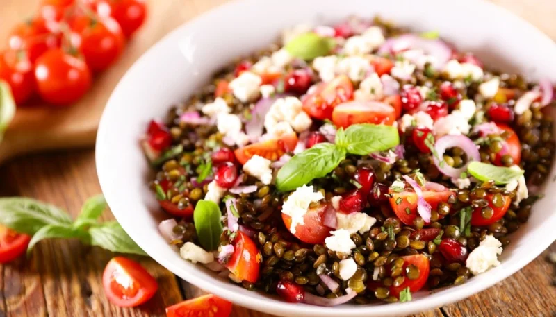 Salade de lentilles, tomates cerises et feta