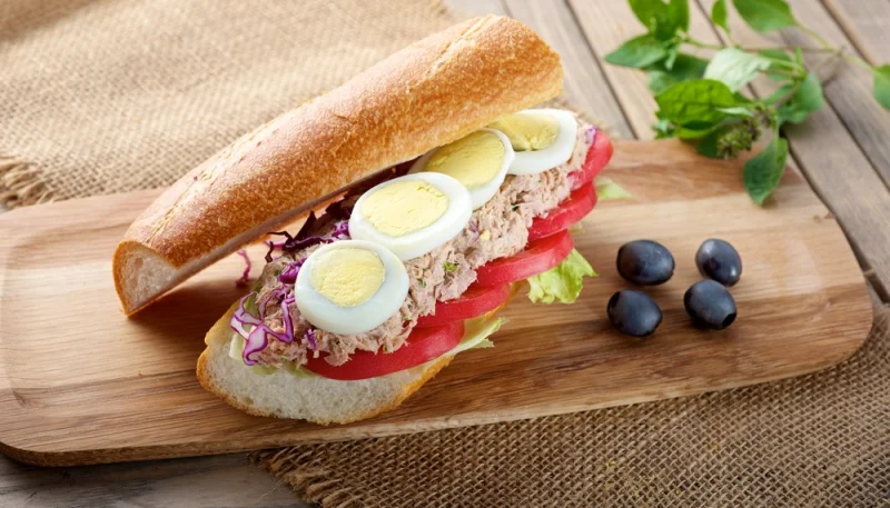 Sandwich au thon et œuf