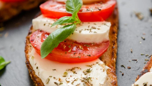 Tartines aux tomates et au fromage