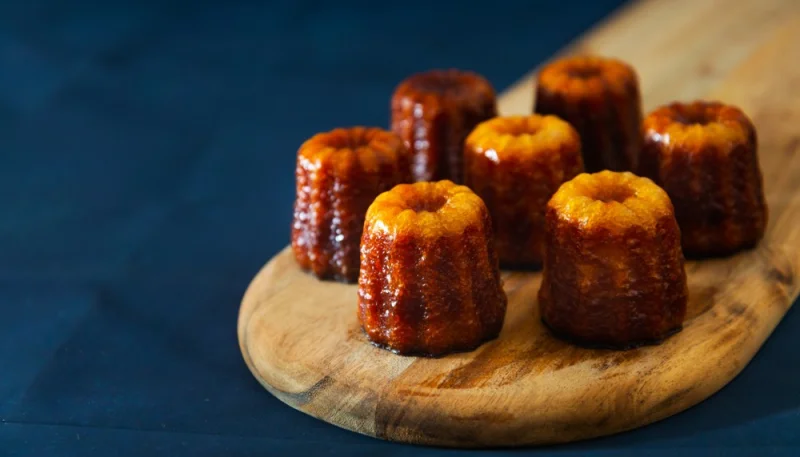 Cannelés bordelais