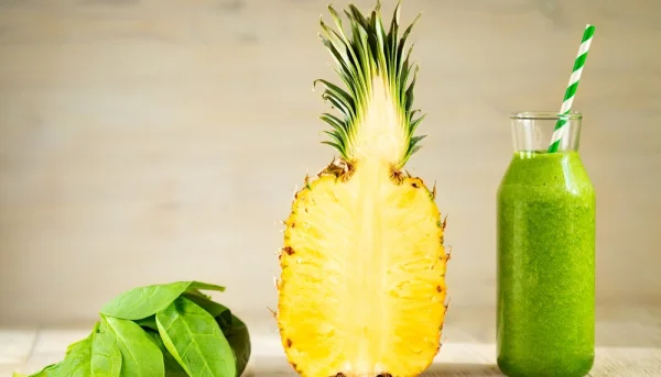 Smoothie aux épinards et ananas