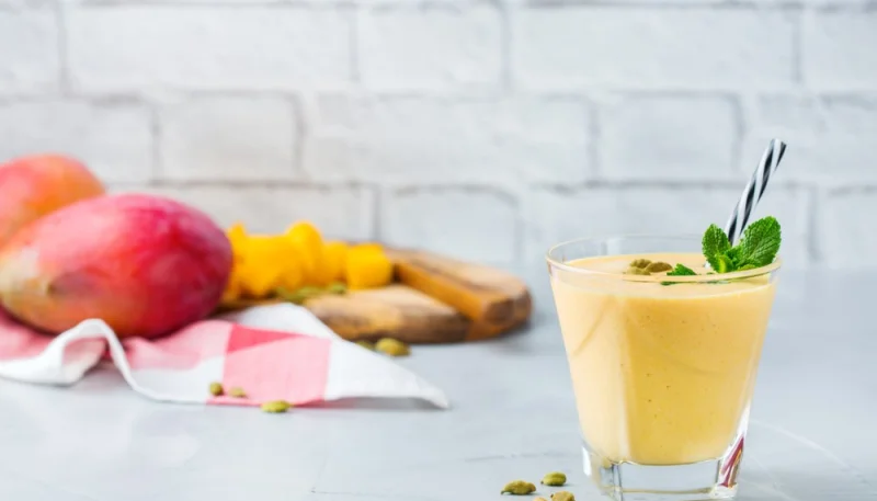 Lassi à la mangue et cardamome