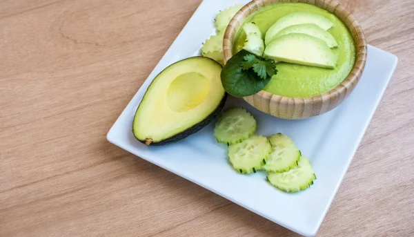 Soupe froide d’avocat et concombre