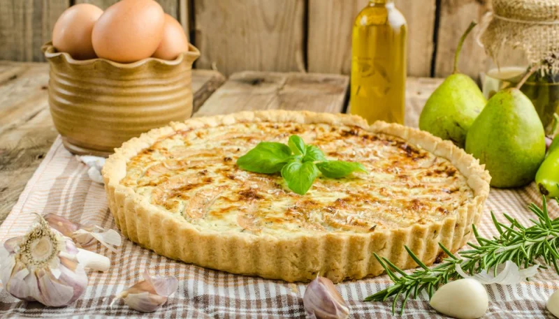 Tarte rustique aux poires et roquefort
