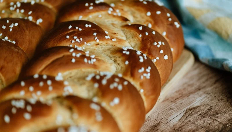 Brioche tressée au sucre perlé