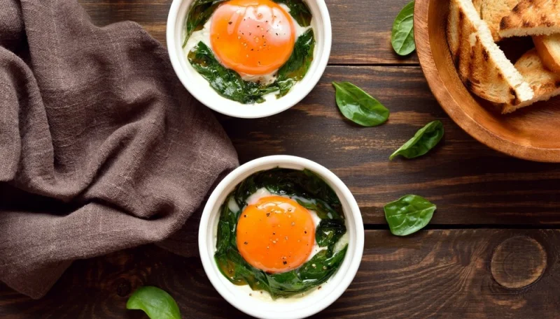 Œufs cocotte aux épinards facile