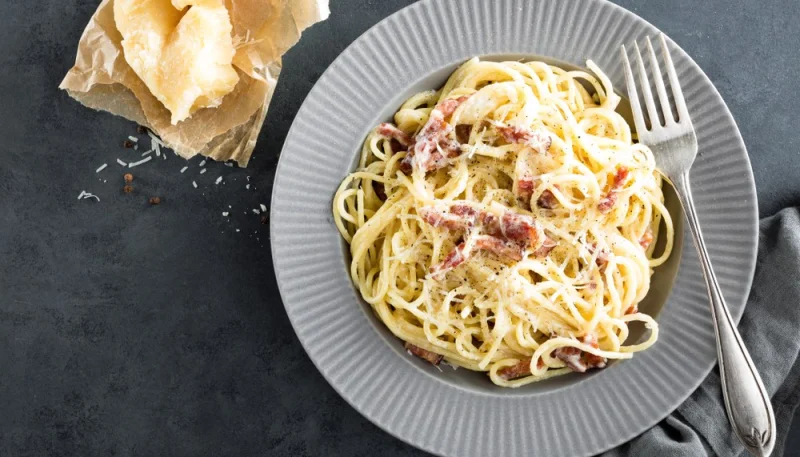 Spaghettis carbonara à l'italienne
