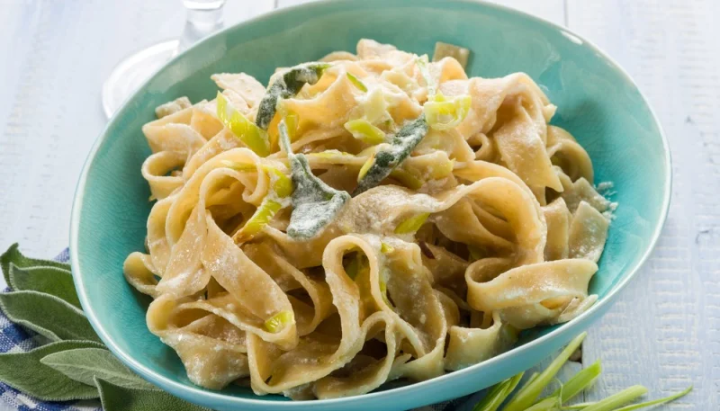 Tagliatelles à la sauge et au beurre