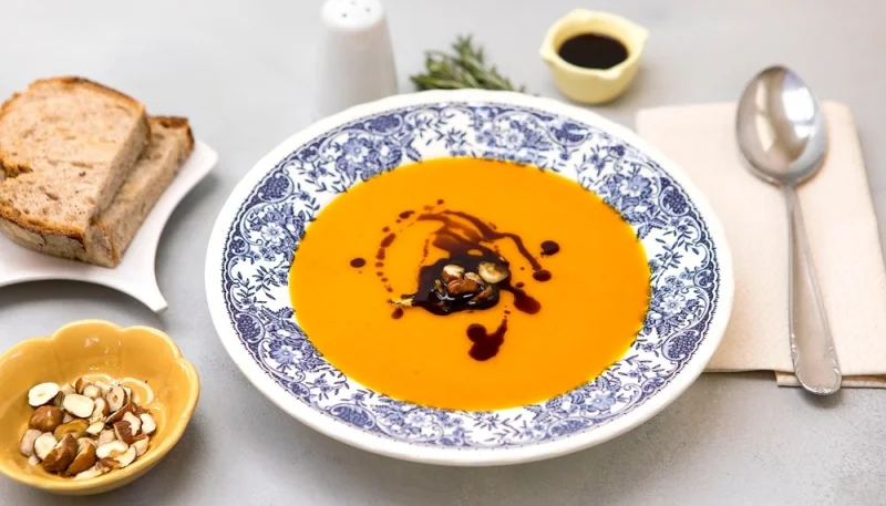 Velouté de butternut et noisettes