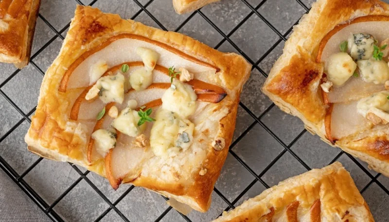 Feuilletés au roquefort et aux poires