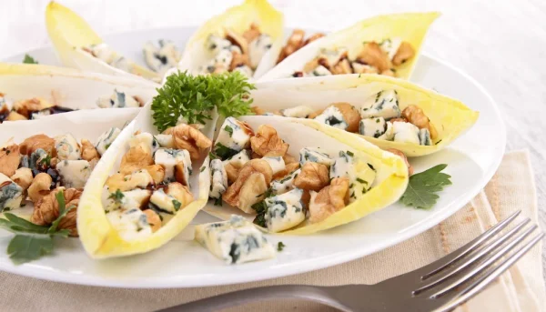 Salade d’endives, roquefort et noix