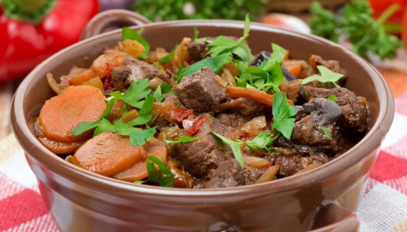 Ragoût de porc aux pruneaux