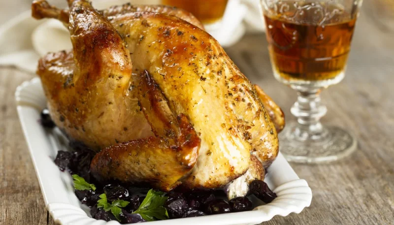 Pintade aux raisins et vin blanc