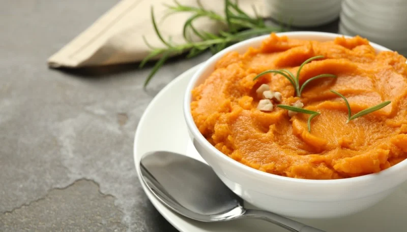 Purée de patates douces et panais