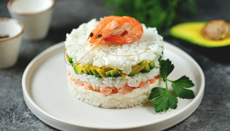 Timbale de riz, crevettes et avocat