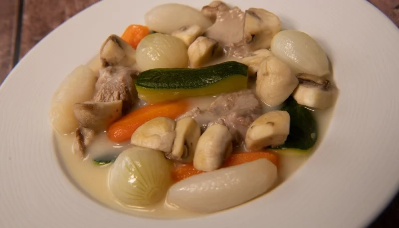 Veau mijoté aux légumes et sauce onctueuse