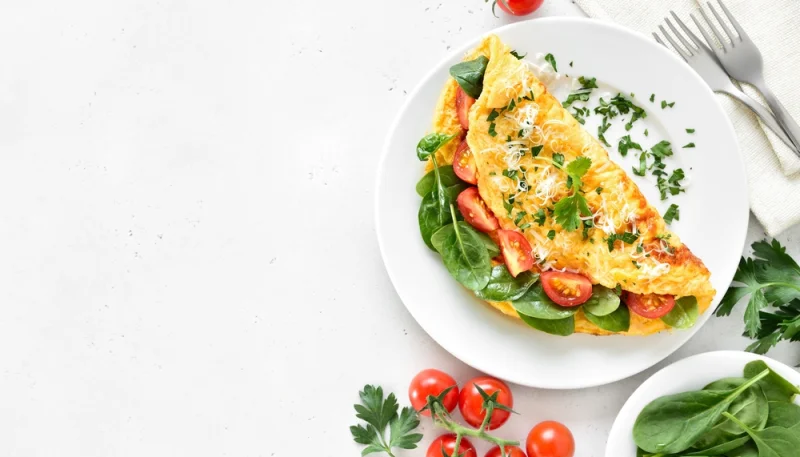 Omelette aux épinards et tomates cerises