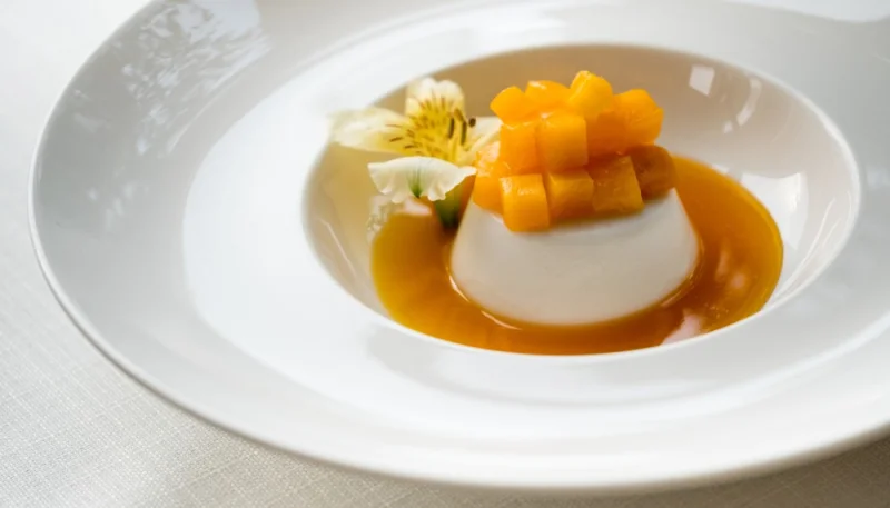 Panna cotta vanille et son coulis de mangue