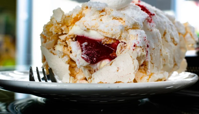 Pavlova aux fruits rouges et chantilly maison