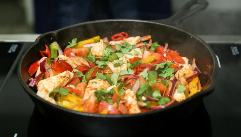 Poêlée de poulet aux poivrons