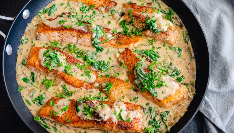 Saumon crémeux à l’ail et au parmesan