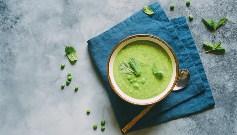 Velouté de petits pois et menthe