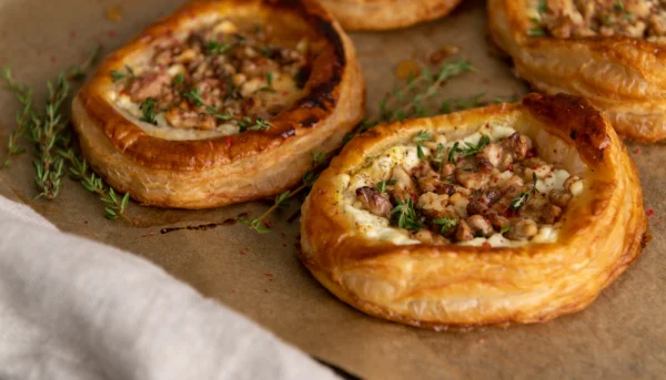 Feuilletés au fromage de chèvre et noix