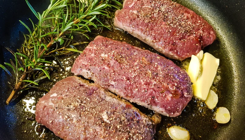Filet de bœuf poêlé au beurre et romarin