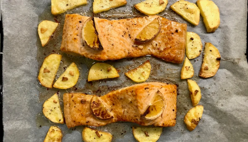 Filet de saumon au citron et pommes de terre