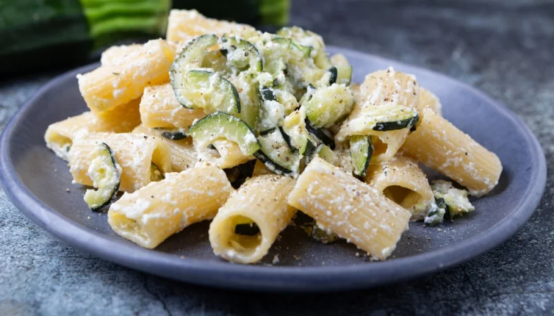 Macaroni aux courgettes et ricotta
