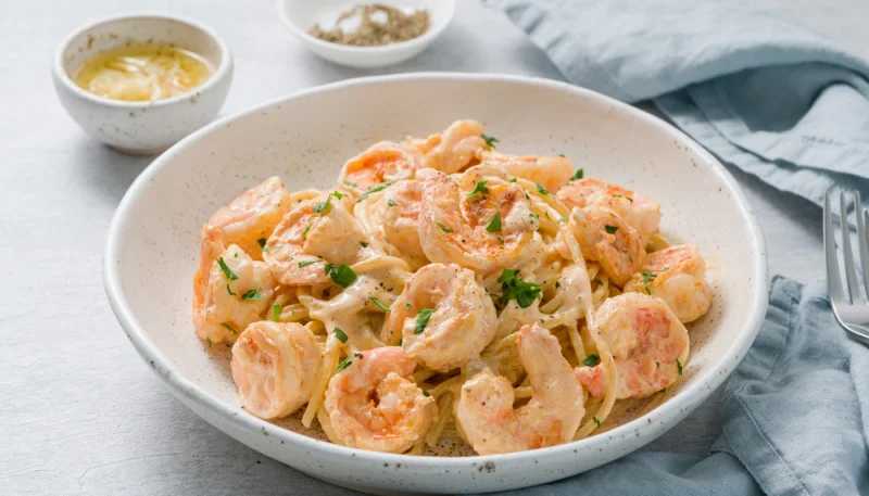 Pâtes crémeuses aux crevettes et ail