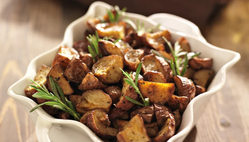 Pommes de terre au romarin et à l'ail
