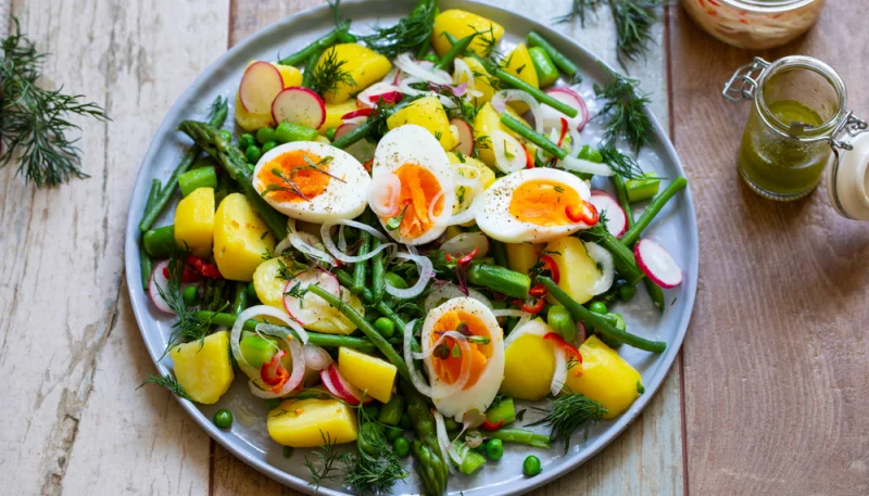 Salade de pommes de terre, radis et œufs