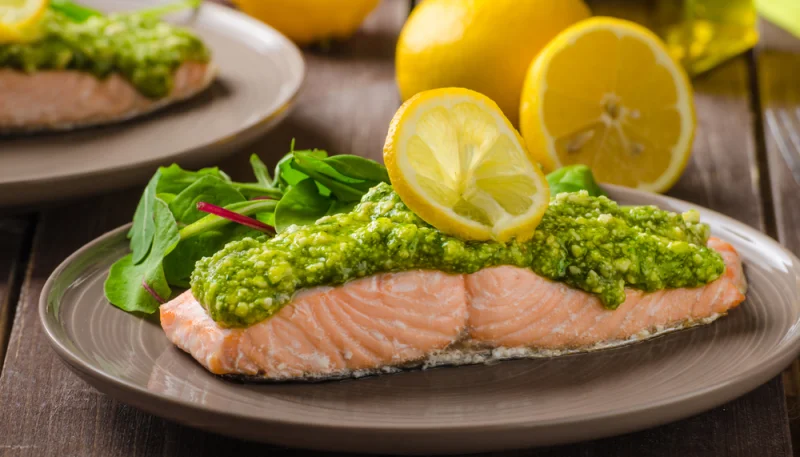 Saumon vapeur et sauce pesto au citron