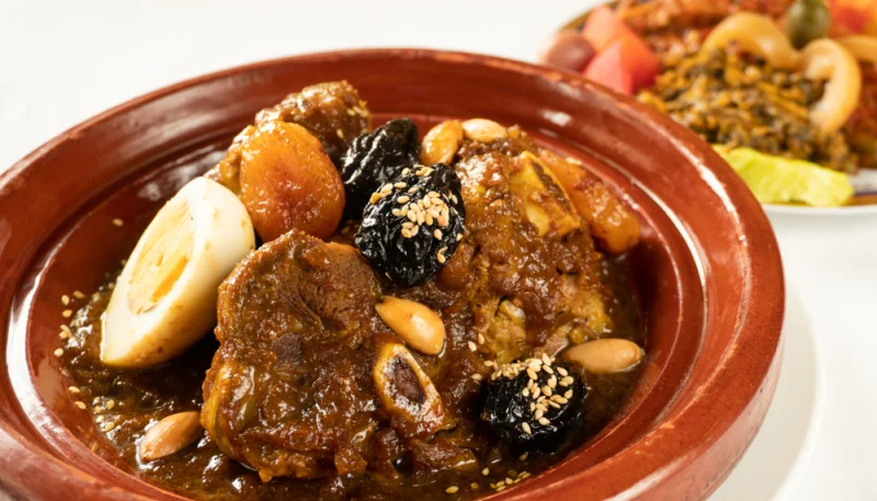 Tajine d’agneau aux abricots et amandes