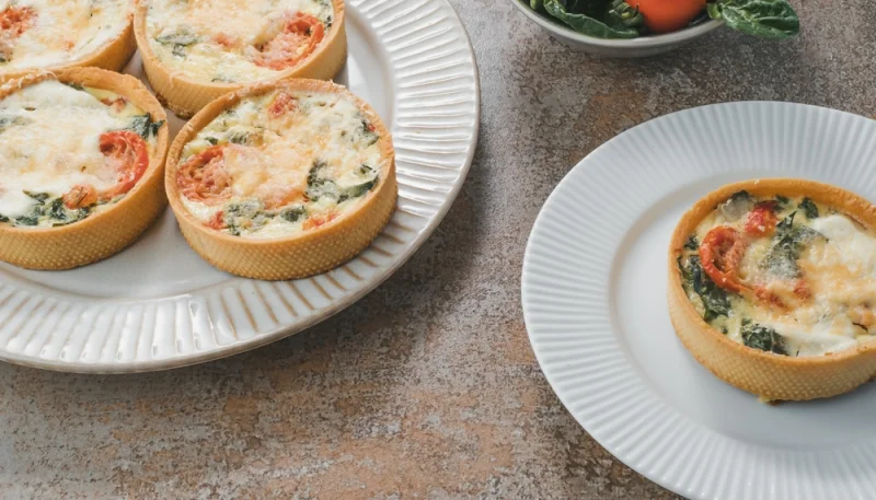 Tartelettes au saumon, épinards et parmesan