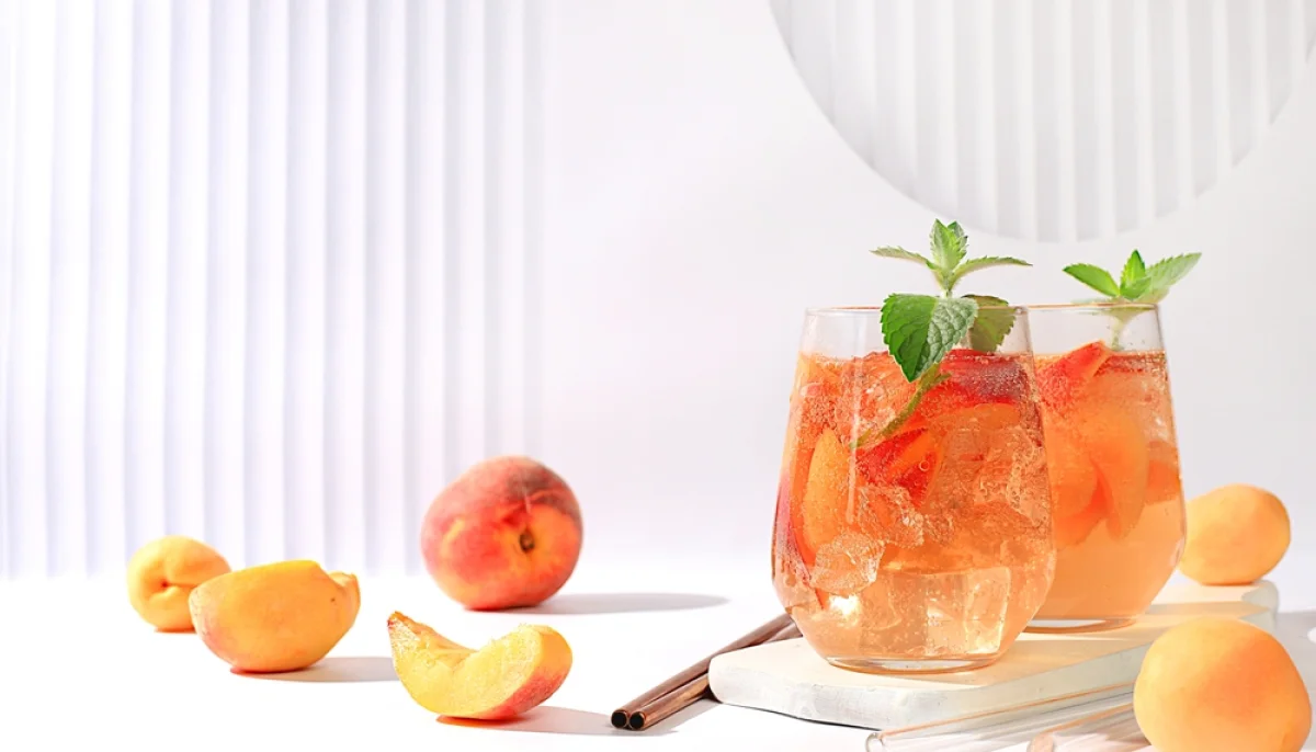 Thé glacé à la pêche maison : la recette parfaite pour une alternative au Lipton Ice Tea ! 🍑🥤