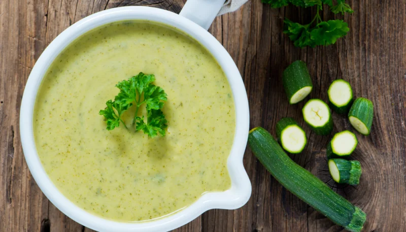 Velouté de courgettes au lait de coco : une soupe onctueuse et légère