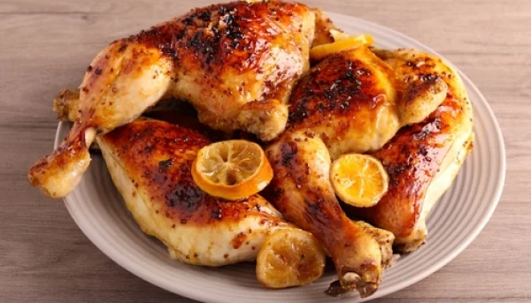 Cuisses de poulet en sauce moutarde, citron et miel