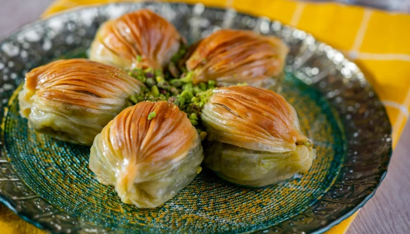 Baklava turc en forme de fleur (boule de baklava)