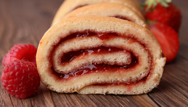 Gâteau roulé à la confiture de fruits rouges